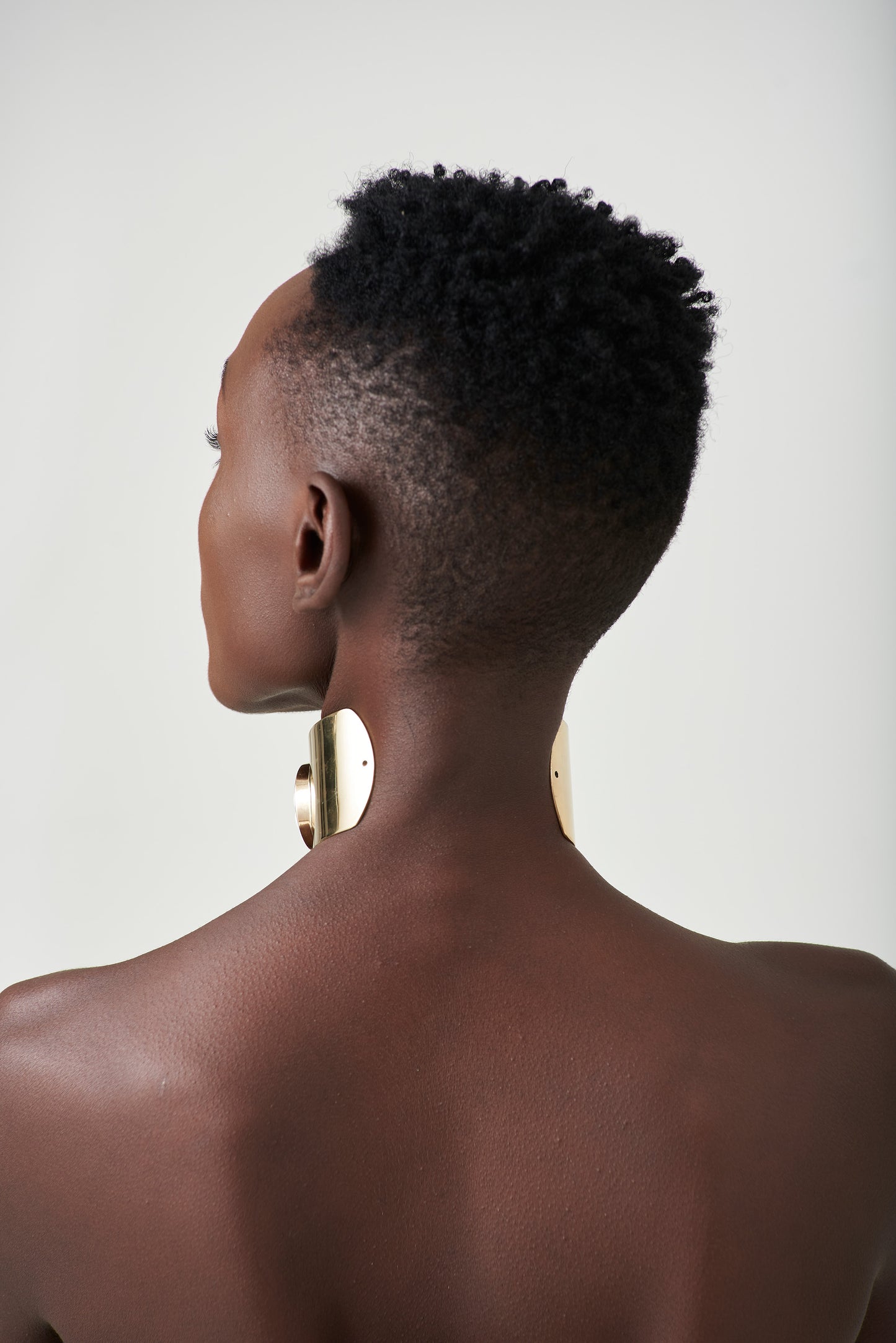 NYALI SPINE CHOKER