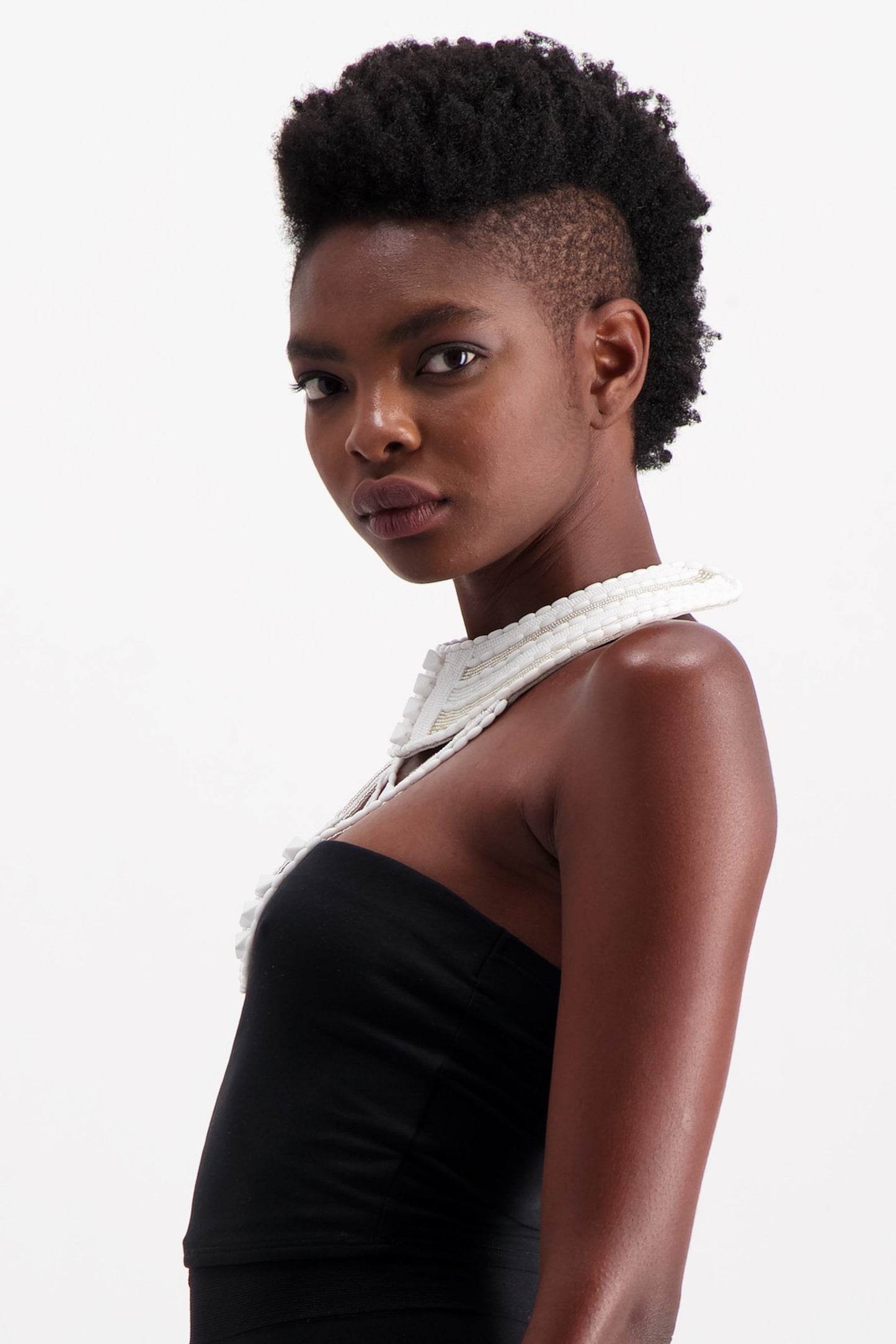 MOYA NECK PIECE WHITE