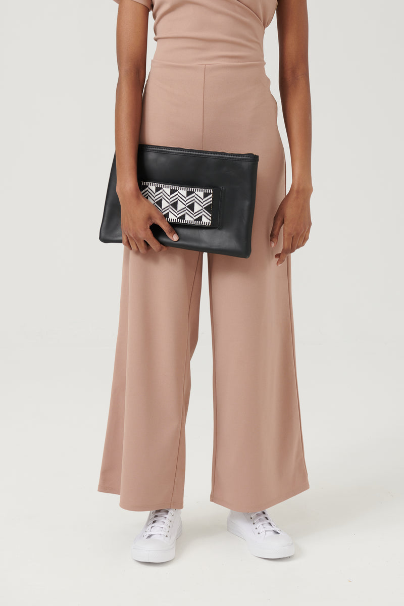 SYOKIAMU CLUTCH - BLACK
